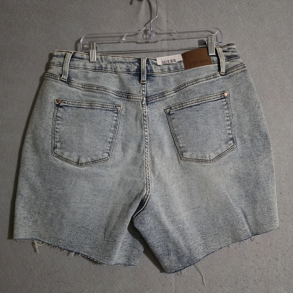 NWT Judy Blue Womens High Rise Mineral Wash Distressed Boyfriend Shorts Size XXL
